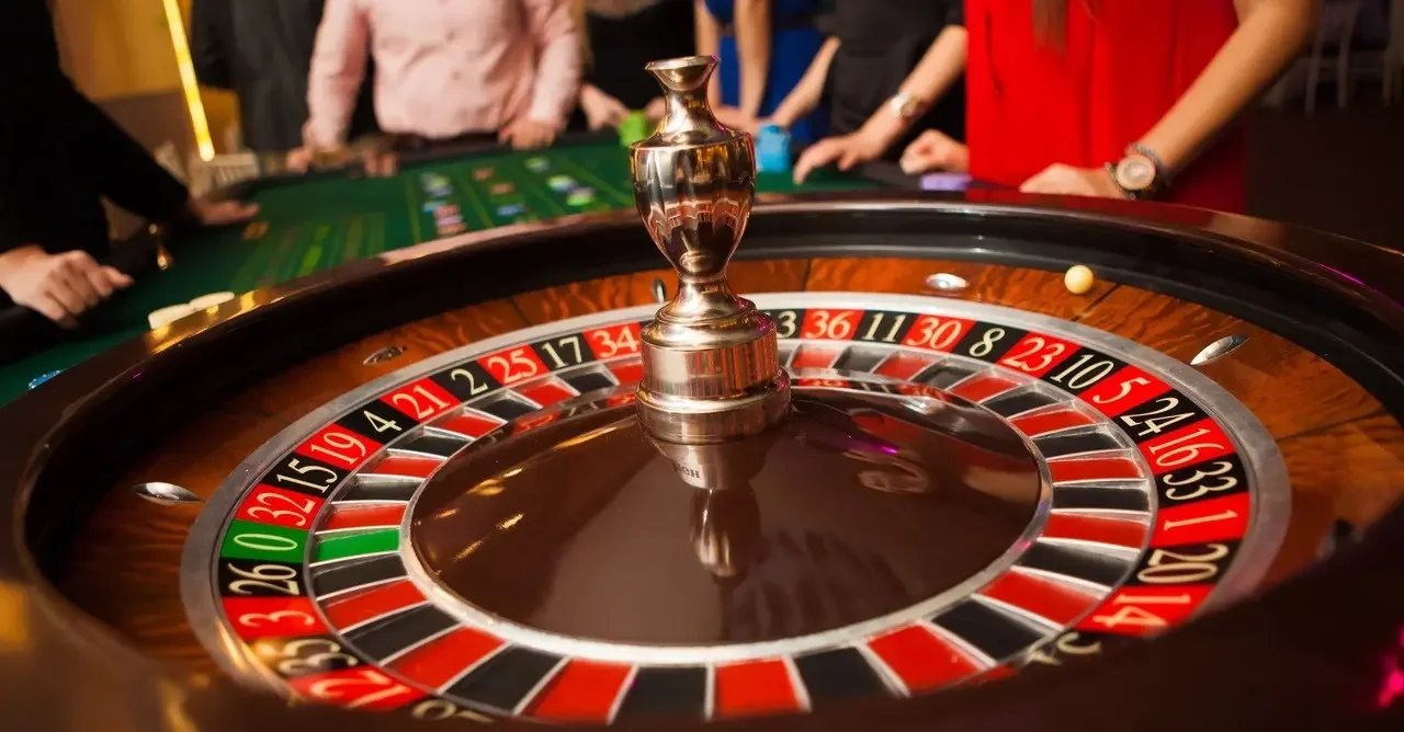 Une roulette de type europ&eacute;enne dans une casino